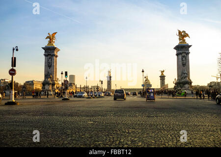 Der Pont Alexandre III, Bogenbrücke in Paris, Frankreich. Stockfoto