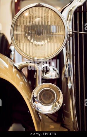 Vorderansicht der alten Oldtimer-Scheinwerfer Stockfoto