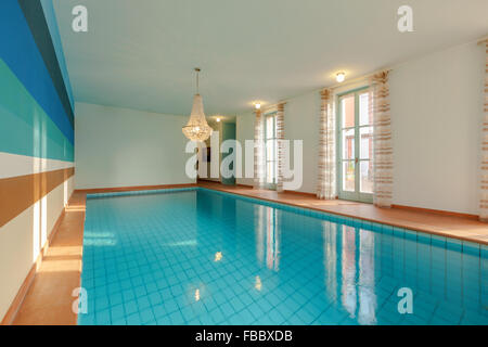 Haus Innenräume, privates Schwimmbad Stockfoto