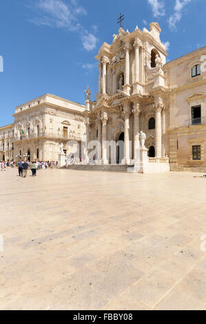 Die Piazza del Duomo und die barocke Fassade der Kathedrale, Syrakus, Sizilien, Italien Stockfoto