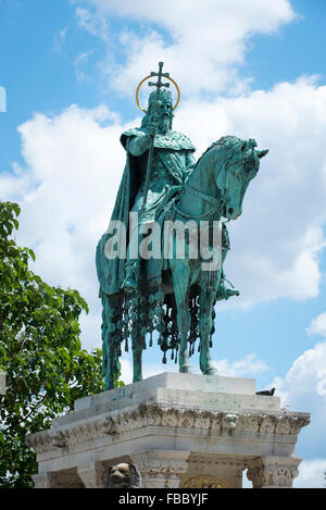 Matyas Kirche, Burgviertel, Budapest, Statue des Hl. Stephan, Ungarn, Fishermans Bastion, Stockfoto