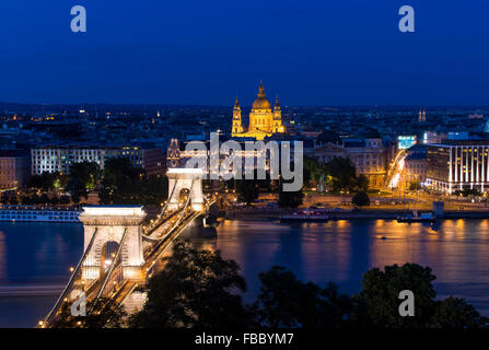 Széchenyi Kettenbrücke, Gresham Palast, St. Stephens Bascilica, Königspalast, Nationalmuseum, Budapest, Ungarn, Donau Stockfoto