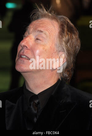 Bild Datei: London, UK. 25. Februar 2010. Alan Rickman besucht die Weltpremiere von "Alice im Wunderland" im Odeon, Leicester Square, London... 25. Februar 2010. Bildnachweis: Jill Mayhew/KEITH MAYHEW/Alamy Live News Stockfoto