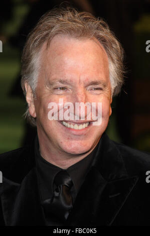 Bild Datei: London, UK. 25. Februar 2010. Alan Rickman besucht die Weltpremiere von "Alice im Wunderland" im Odeon, Leicester Square, London... 25. Februar 2010. Bildnachweis: Jill Mayhew/KEITH MAYHEW/Alamy Live News Stockfoto