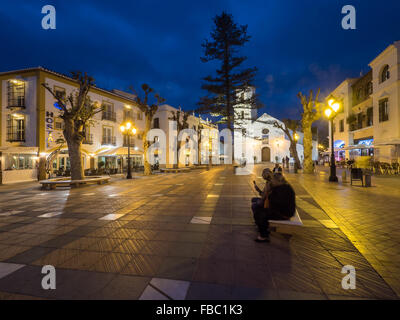 Plaza Balcon de Europa bei Nacht, Nerja, Costa Del Sol, Spanien Stockfoto