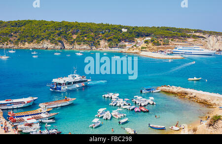 Hafen von San Nicola Insel San Domino im Hintergrund Isole Tremiti Apulien Apulien Italien Europa Stockfoto