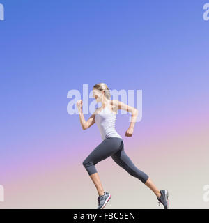 Zusammengesetztes Bild ziemlich Fit blonde Joggen Stockfoto