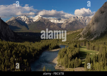 Fairmont Banff Springs Hotel Golfplatz und Blick auf das Bow River. Banff National Park. Alberta. Kanada, Nordamerika Stockfoto