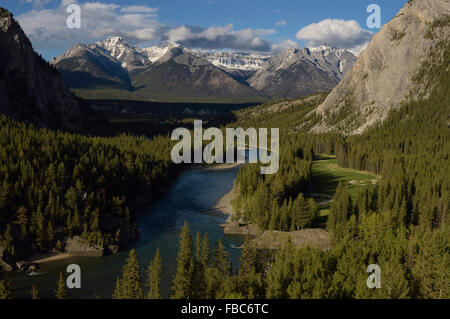 Fairmont Banff Springs Hotel Golfplatz und Blick auf das Bow River. Banff National Park. Alberta. Kanada, Nordamerika Stockfoto