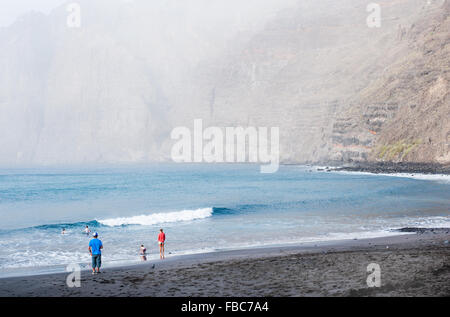 Strand von Los Gigantes im nebligen Wetter, Teneriffa, Kanarische Inseln, Spanien Stockfoto