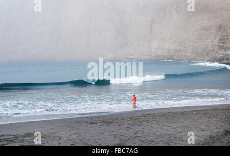 Strand von Los Gigantes im nebligen Wetter, Teneriffa, Kanarische Inseln, Spanien Stockfoto