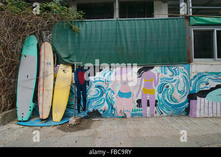 Die Surfszene in Big-Wave-Beach in Shek O, Hong Kong Stockfoto