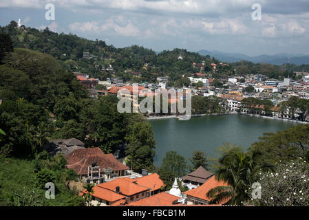 Teil von Kandy Lake im Herzen von Kandy, Sri Lanka. Stockfoto