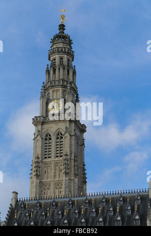 Das Rathaus an der Stelle der Helden im französischen Arras Stockfoto