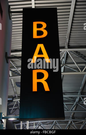 Rote Neon-Licht als Werbung für eine Bar Stockfoto