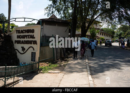 Haupteingang zum Lehrkrankenhaus Peradeniya in Kandy, Sri Lanka Stockfoto