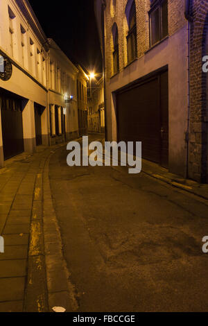 ein dunkel und unheimlich Gasse in der Stadt Stockfoto