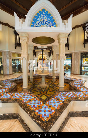 Innere des Souk in Dubai Mall in Dubai, Vereinigte Arabische Emirate Stockfoto