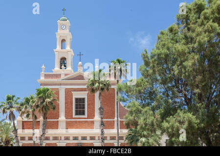 St.-Petri Kirche (Hebräisch: כנסיית פטרוס הקדוש, Knessiaht Felsenbeins Hakadosh) ist eine Franziskanerkirche in Jaffa, Teil von Tel Aviv Stockfoto