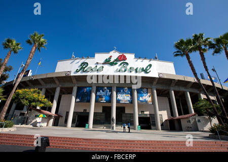 Gesamtansicht von der Außenseite der Rose Bowl vor dem Spiel zwischen den UCLA Bruins und die Virginia Cavaliers am September Stockfoto