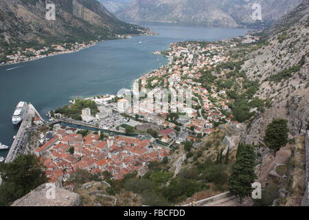 Blick von der Festung von Kotor und Bucht von Kotor, Montenegro, Balkan Stockfoto