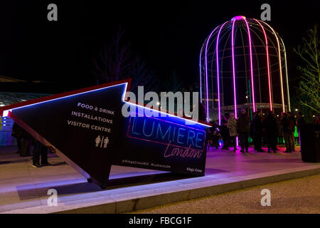 London, UK. 14. Januar 2016. IFO (identifizierte Flugobjekt) von Jacques Rivalen. Tausende von Menschen besuchten die erste Nacht von Lumiere London 2016 um Kings Cross. Produziert von Artischocke und unterstützt durch den Bürgermeister von London für vier Abende im Januar eine Vielzahl von internationalen Künstlern die Stadt von 18:30 bis 22:30 jede Nacht beleuchten. Bildnachweis: Cecilia Colussi/Alamy Live-Nachrichten Stockfoto