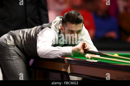 London, UK. 14. Januar 2016. Mark Selby Englands konkurriert im Viertelfinale mit Ronnie O'Sullivan von England auf der Snooker Meister 2016 in London, England am 14. Januar 2016. Ronnie O'Sullivan gewann 6: 3. © Han Yan/Xinhua/Alamy Live-Nachrichten Stockfoto