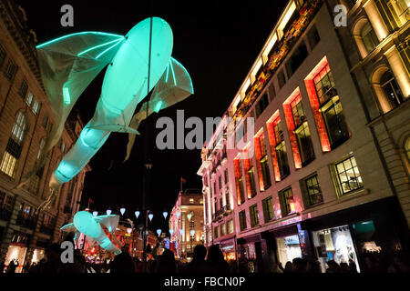 London, Vereinigtes Königreich. 14. Januar 2016. "Die Luminéoles" von Porté Par Le Vent ist einer von mehr als 30 Installationen bei der konstituierenden Lumiere London Lichterfest. Die Veranstaltung läuft über vier Abende und endet am Sonntag. Bildnachweis: Jacqueline Lau/Alamy Live-Nachrichten Stockfoto