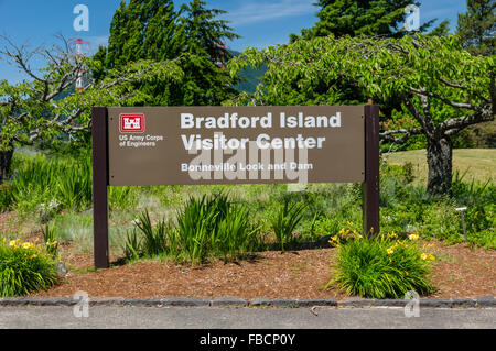 Besucher-Schild am Bradford Island Visitor Center, Bonneville Lock und Dam.  Cascade Locks, Oregon, USA Stockfoto