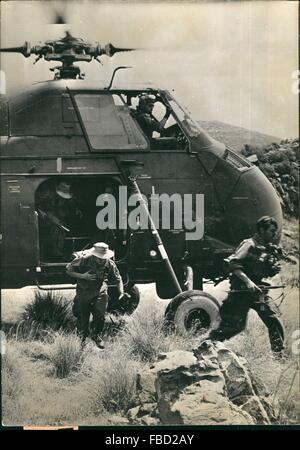 1978 - französische kämpfen gegen die algerischen Rebellen: der Hubschrauber ist eines der wichtigsten Verkehrsmittel in Algerien verwendet. Truppen auf der Bühne des Vorgangs. © Keystone Bilder USA/ZUMAPRESS.com/Alamy Live-Nachrichten Stockfoto