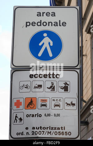 Bereich Fußweg Zeichen außerhalb San Marco in Florenz, Italien. Stockfoto