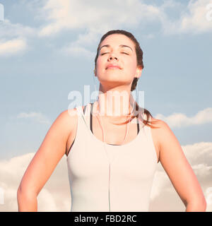 Zusammengesetztes Bild Fit Frau in der Sonne Stockfoto