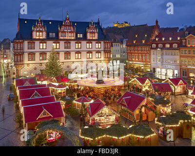 Weihnachtsmarkt mit Stadthaus in Coburg, Bayern, Deutschland Stockfoto