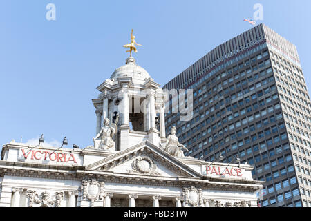 Victoria Palace Theatre, London, Vereinigtes Königreich Stockfoto