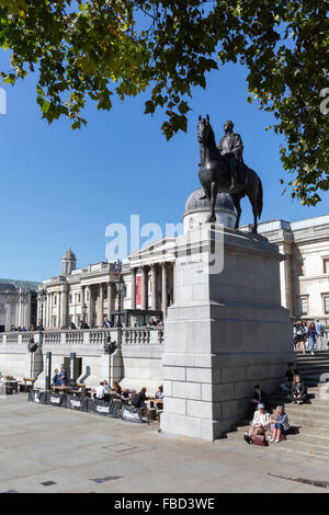 Reiterstandbild von König George IV. und National Gallery, London, Vereinigtes Königreich Stockfoto