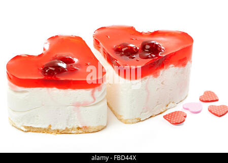 Zwei jelly herzförmigen Kuchen in weißen Hintergrund isoliert Stockfoto