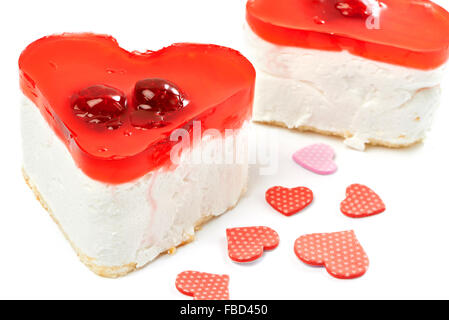 Zwei jelly herzförmigen Kuchen in weißen Hintergrund isoliert Stockfoto