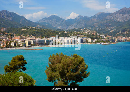 Cap Martin und Roquebrune, Küste der Côte d ' Azur mit blauen Meer an einem sonnigen Sommertag Stockfoto