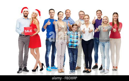 glückliche Menschen mit Verkaufsschild Daumen auftauchen Stockfoto