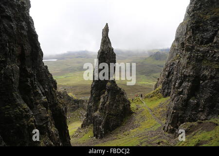 Ein Blick auf die Nadel Quiraing auf Trotternish Ridge am nördlichen Ende der Isle Of Skye, Schottland. Stockfoto