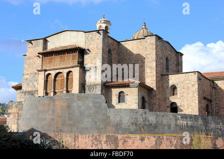 Qurikancha mit Kloster von Santo Domingo über Cusco, Peru Stockfoto