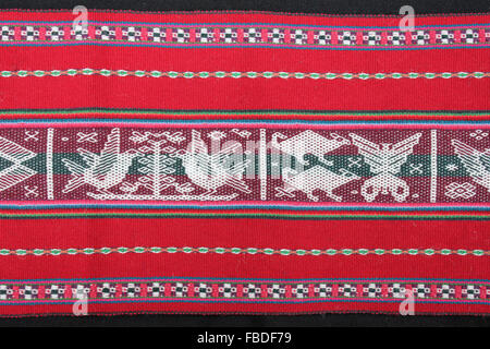 Handgewebte Textilien mit Tiermotiven, Insel Taquile, Titicaca-See Stockfoto