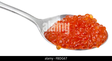 Roter Kaviar von Sockeye Lachs Fischen auf Löffel isoliert auf weißem Hintergrund Stockfoto