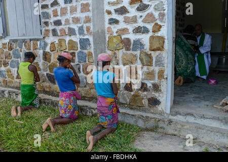 Madagaskar Mananjary, Vohilava, Dorf Tanambao North, Stamm Tanala, Beichte in der Kirche Stockfoto