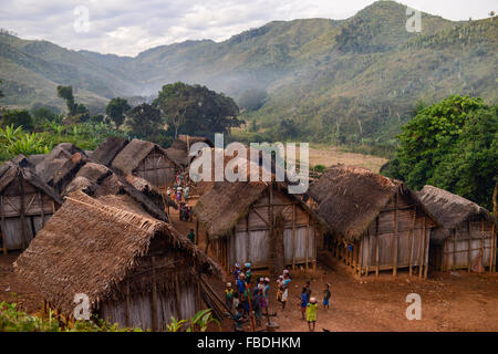 Madagaskar Mananjary, Vohilava, Dorf Tanambao Nord, Stamm Tanala, Hütten bei Sonnenuntergang Stockfoto