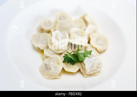 Knödel nach Hause (handgefertigt) auf weißen Teller Stockfoto