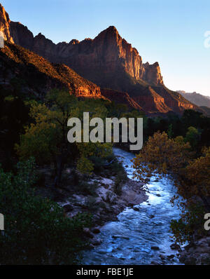Der Wächter bei Sonnenuntergang im Zion Canyon National Park Utah USA Stockfoto