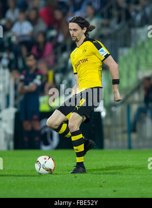 Dubai, UEA. 12. Januar 2016. Dortmunds Neven Subotic in Aktion während der Fußball-Testspiel der Bundesliga Fußball Vereine Borussia Dortmund gegen Eintracht Frankfurt in der Maktoum bin Rashid al Maktoum Stadion in Dubai, UEA, 12. Januar 2016. Foto: Guido Kirchner/Dpa/Alamy Live News Stockfoto