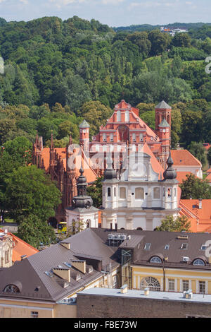 Blick auf St.-Anna-Kirche, Bernhardiner-Kirche und die Kirche Heimatmuseum, Vilnius, Litauen Stockfoto