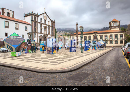 FUNCHAL, MADEIRA Insel, PORTUGAL - CIRCA OKTOBER 2014: Straßen von Funchal auf Madeira Stadt. Stockfoto